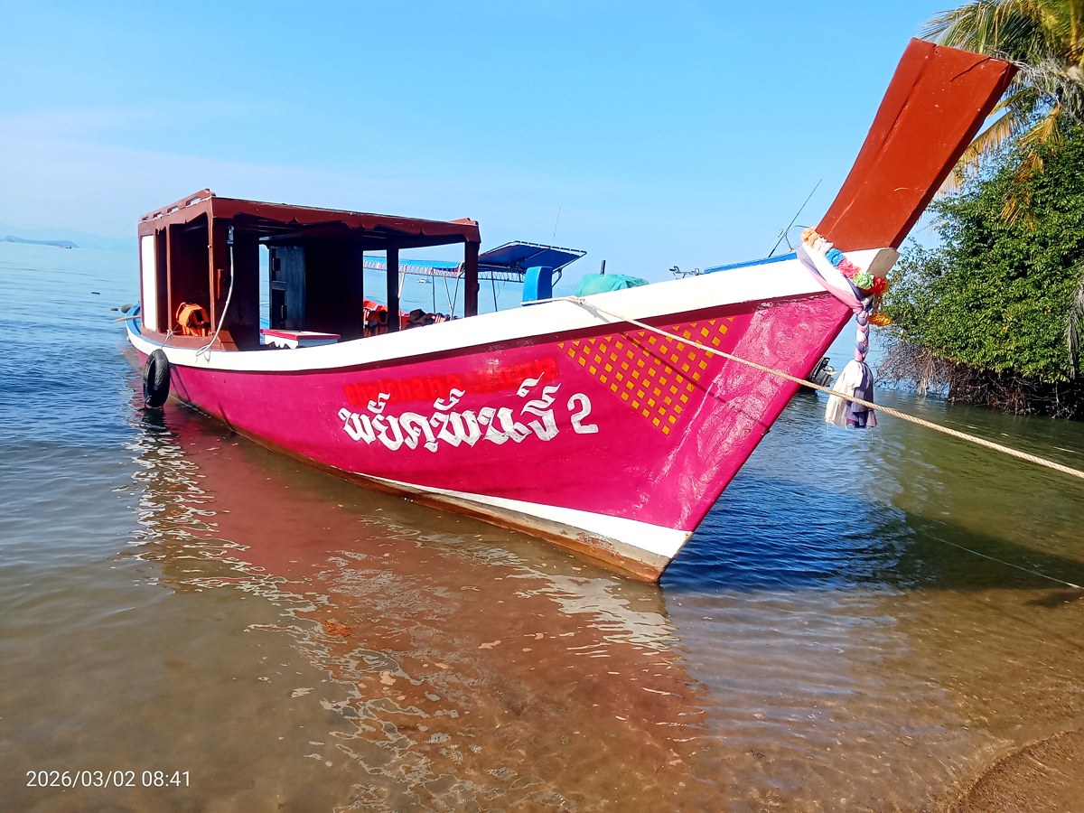 Traditional long-tail backup boat